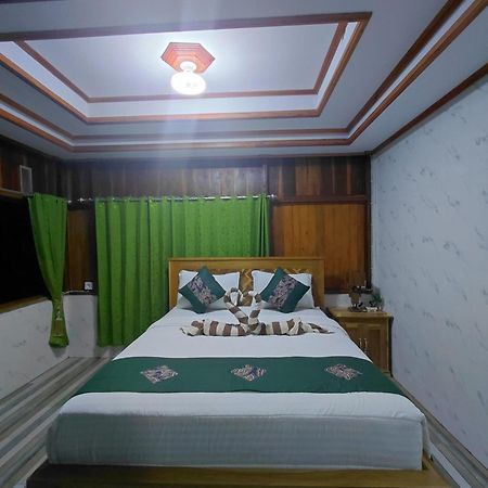 Friendly Homestay Lemukih Singaraja Exteriör bild