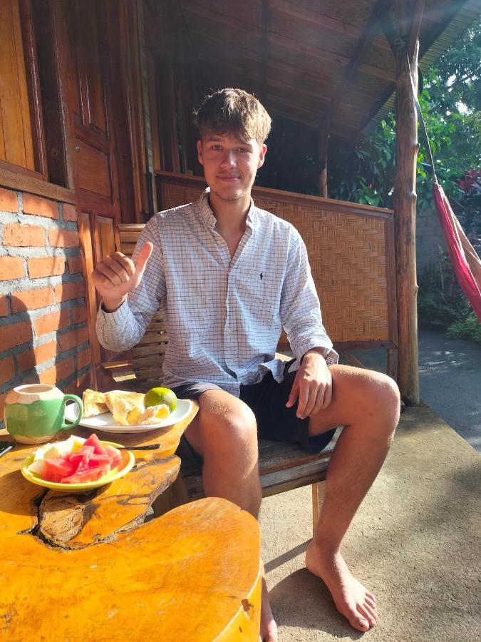 Friendly Homestay Lemukih Singaraja Exteriör bild