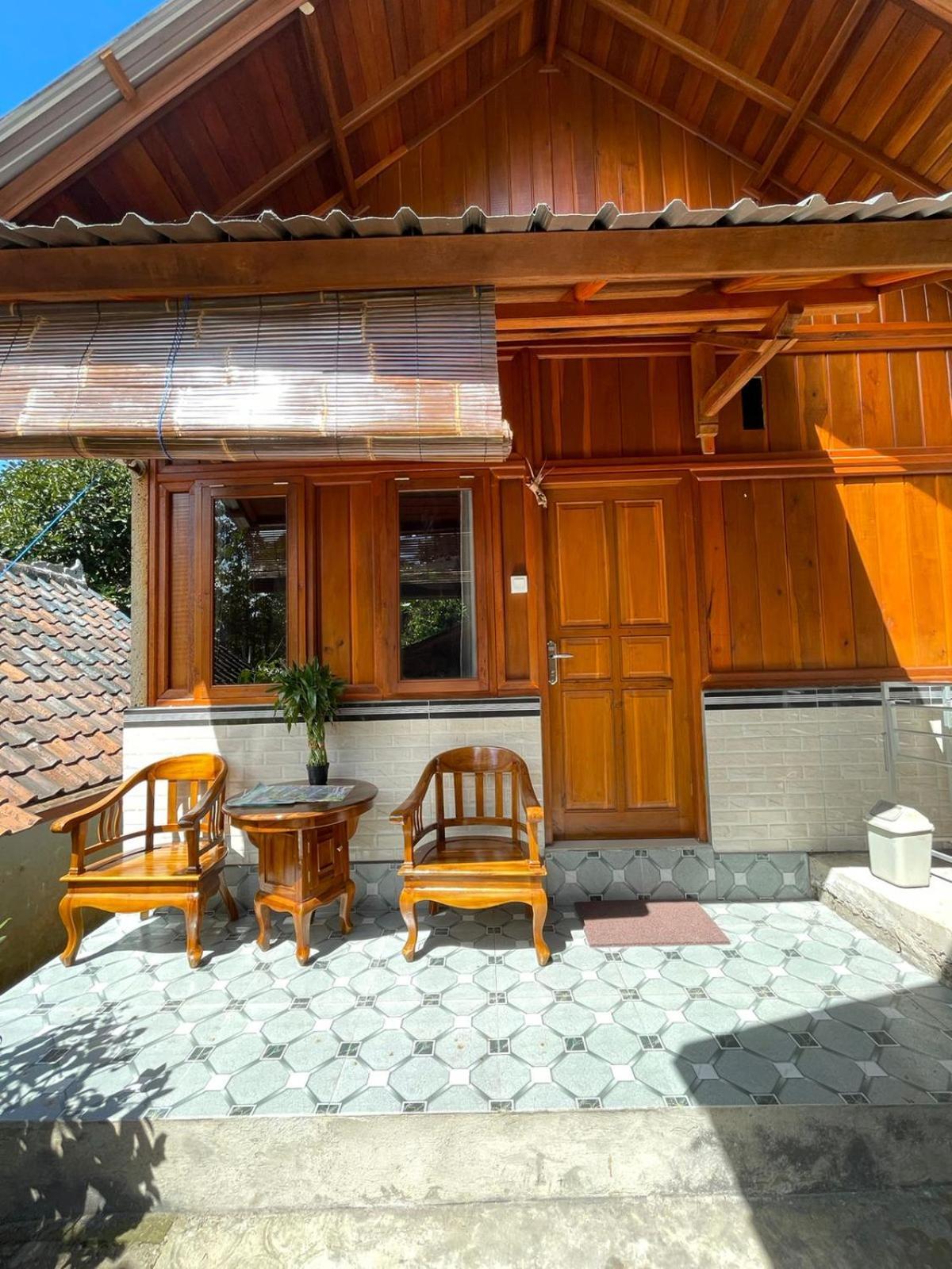 Friendly Homestay Lemukih Singaraja Rum bild