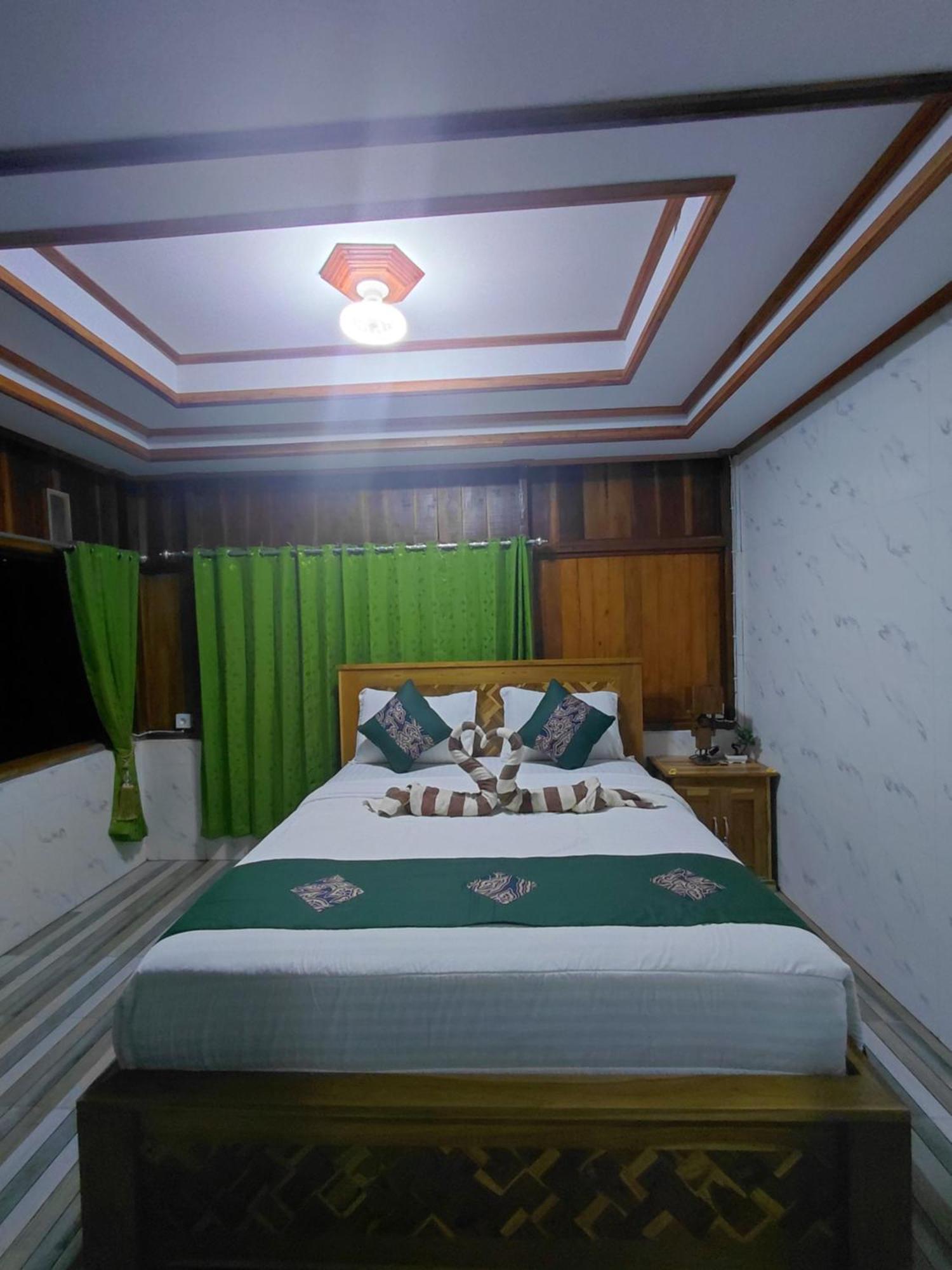 Friendly Homestay Lemukih Singaraja Exteriör bild